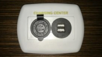 CIRRUS 820 - Prises USB 12 volts / 110